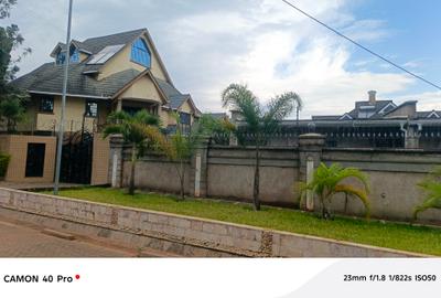 5 Bed Villa with En Suite at Safari Park Avenue - 2