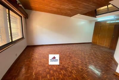 5 Bed Villa with En Suite at Prp7+494