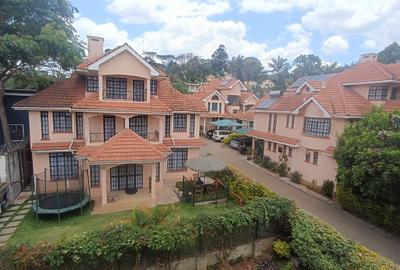 5 Bed House with En Suite in Lavington