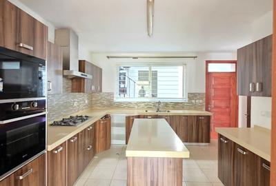 5 Bed Townhouse with En Suite at Lavington Green - 4