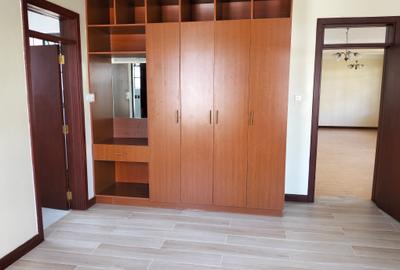 3 Bed Townhouse with En Suite in Lavington