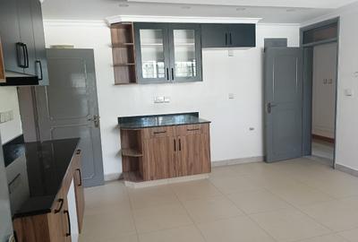 5 Bed House with En Suite at Ridgeways - 3