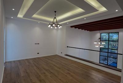 5 Bed Townhouse with En Suite in Lavington - 3