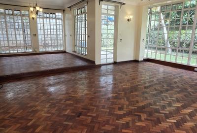 5 Bed Villa with En Suite in Lavington - 3