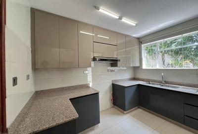 4 Bed Townhouse with En Suite at Westlands - 4