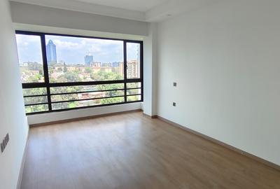 3 Bed Apartment with En Suite in Riverside