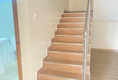 5 Bed Apartment with En Suite at Parklands - 2
