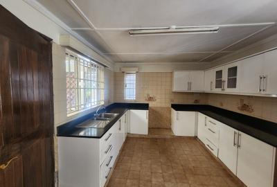 4 Bed Townhouse with En Suite at Laikipia Road - 3