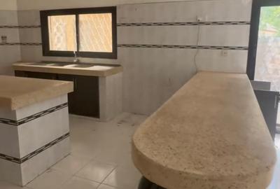 5 Bed House with En Suite at Nyali Mombasa - 2