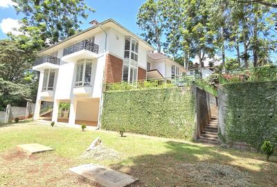 5 Bed House with En Suite in Rosslyn - 3