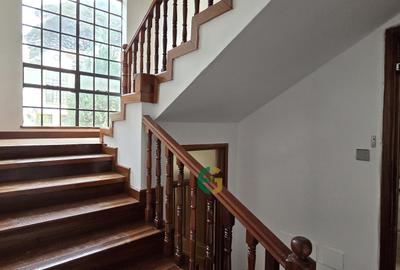 4 Bed Townhouse with En Suite at Mugumo Road - 3