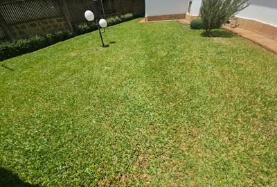 5 Bed House with En Suite in Runda