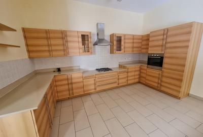 3 Bed Apartment with En Suite in Nyali Area