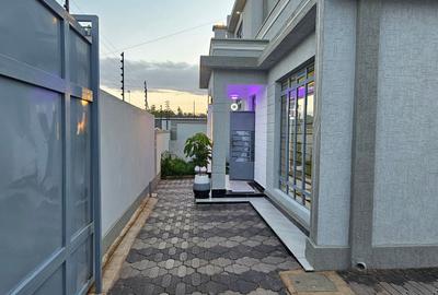 4 Bed House with En Suite at Riverside Drive - 2