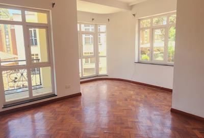 5 Bed Villa with En Suite at Lavington - 2