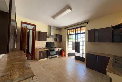 4 Bed House with En Suite in Runda - 3