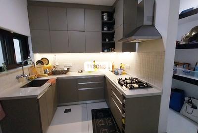 4 Bed Villa with En Suite in Spring Valley - 4