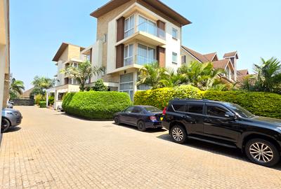 4 Bed Townhouse with En Suite at Lavington Green - 2