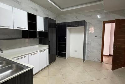 3 Bed Apartment with En Suite at Othaya Road - 4