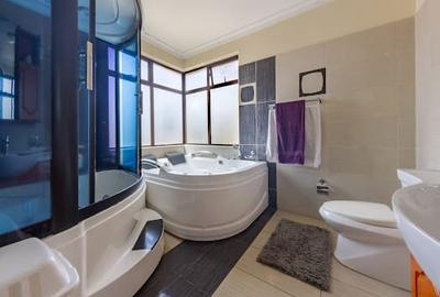 3 Bed Apartment with En Suite in Kilimani