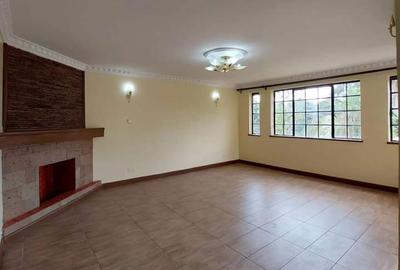 4 Bed Villa with En Suite at Lavington