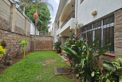5 Bed Townhouse with En Suite in Lavington - 3