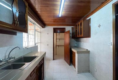 3 Bed Apartment with En Suite in Kileleshwa - 3