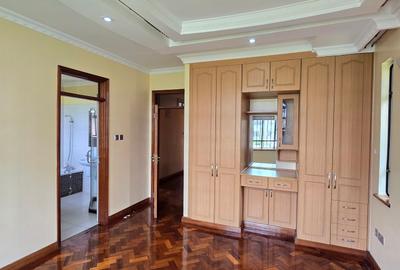 4 Bed Townhouse with En Suite in Lavington - 4