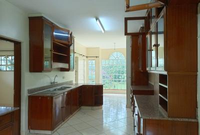 5 Bed Townhouse with En Suite in Rosslyn