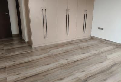 2 Bed Apartment with En Suite at Brookside - 4