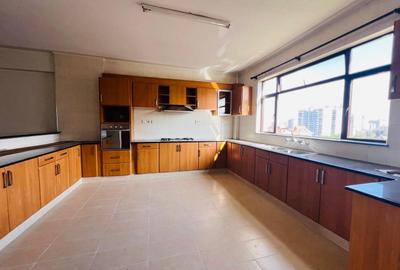 3 Bed Apartment with En Suite in Kilimani - 4