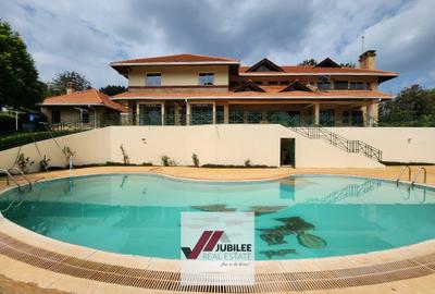 5 Bed House with En Suite in Nyari