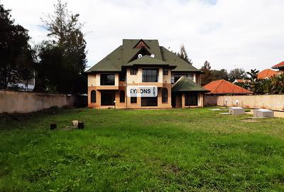 7 Bed House with En Suite in Runda