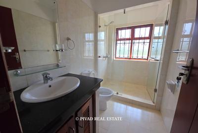 5 Bed House with Swimming Pool in Runda - 3