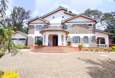 5 Bed House with En Suite in Runda