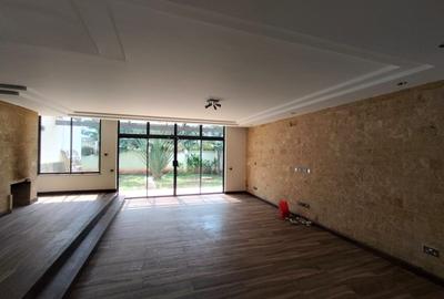 5 Bed Townhouse with En Suite in Lavington - 2