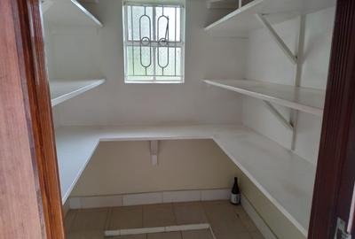 4 Bed Townhouse with En Suite in Kitisuru