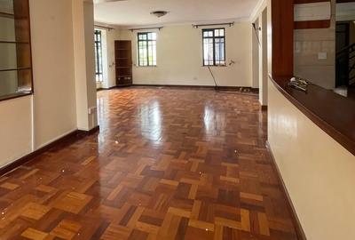 5 Bed Townhouse with En Suite in Lavington - 4