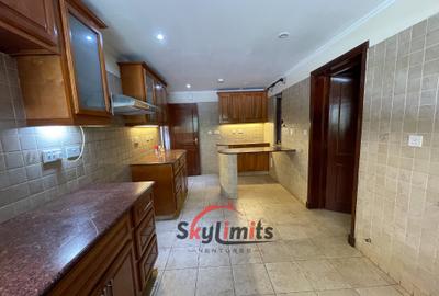 5 Bed Townhouse with En Suite at General Mathenge - 4
