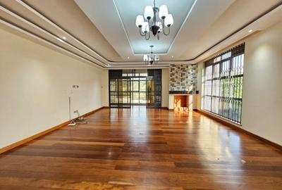 7 Bed House with En Suite in Nyari