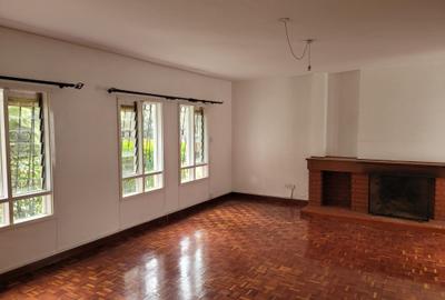 4 Bed House with En Suite in Hill View - 2