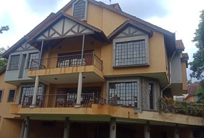 4 Bed Townhouse with En Suite in Kitisuru