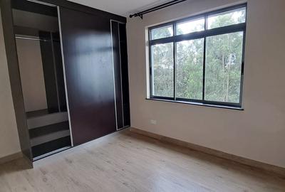 2 Bed Apartment with En Suite in Kitisuru