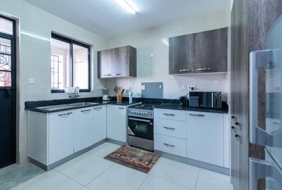 Serviced 2 Bed Apartment with En Suite at Chaddy Road