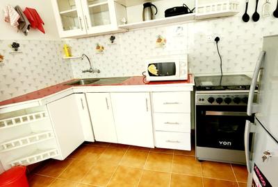 Furnished 1 Bed Apartment with En Suite in Nyari