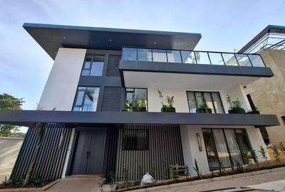 5 Bed Villa with En Suite in Lavington