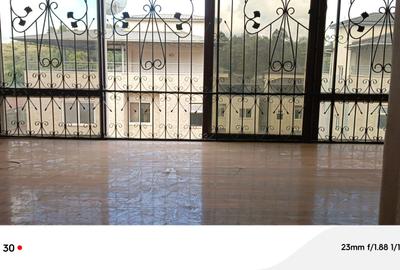 5 Bed Townhouse with En Suite in Lavington - 3