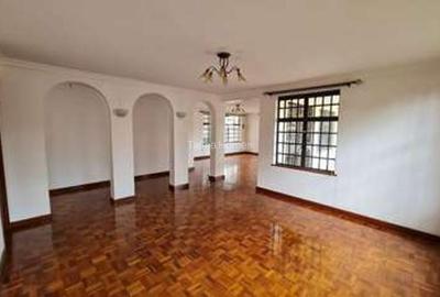 4 Bed Townhouse with En Suite at Lavington - 2