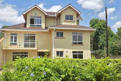 5 Bed Townhouse with En Suite at Kyuna Road