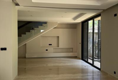 4 Bed Villa with En Suite at Westlands - 4